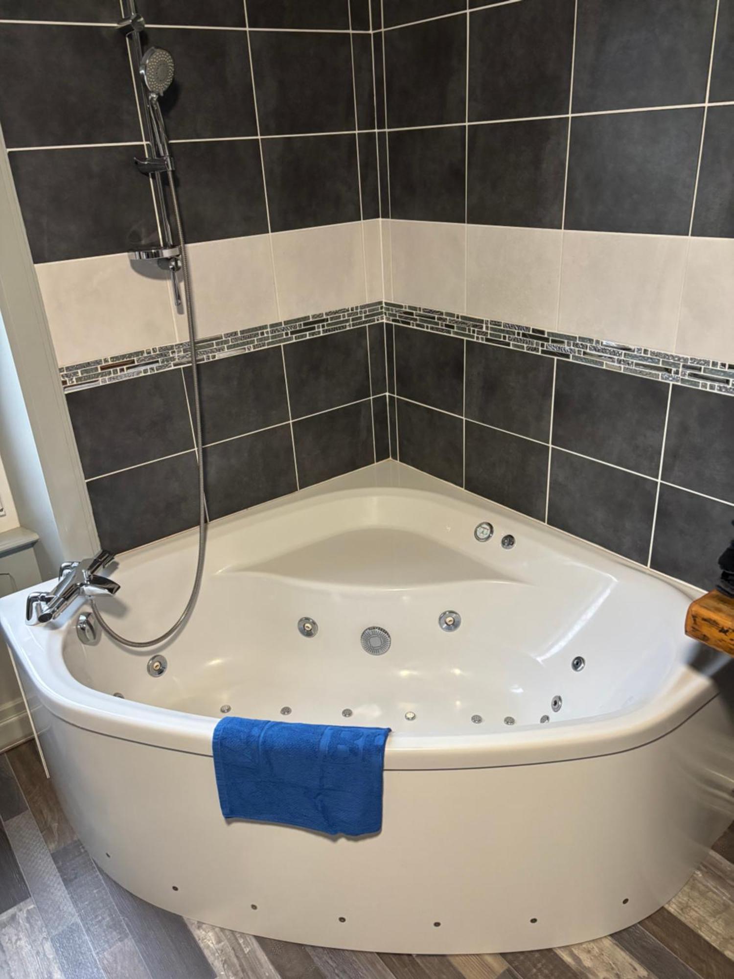Gite 205 M2, 8Pers Piscine, Jacuzzi, Balneo Privatifs Vagney Exteriör bild