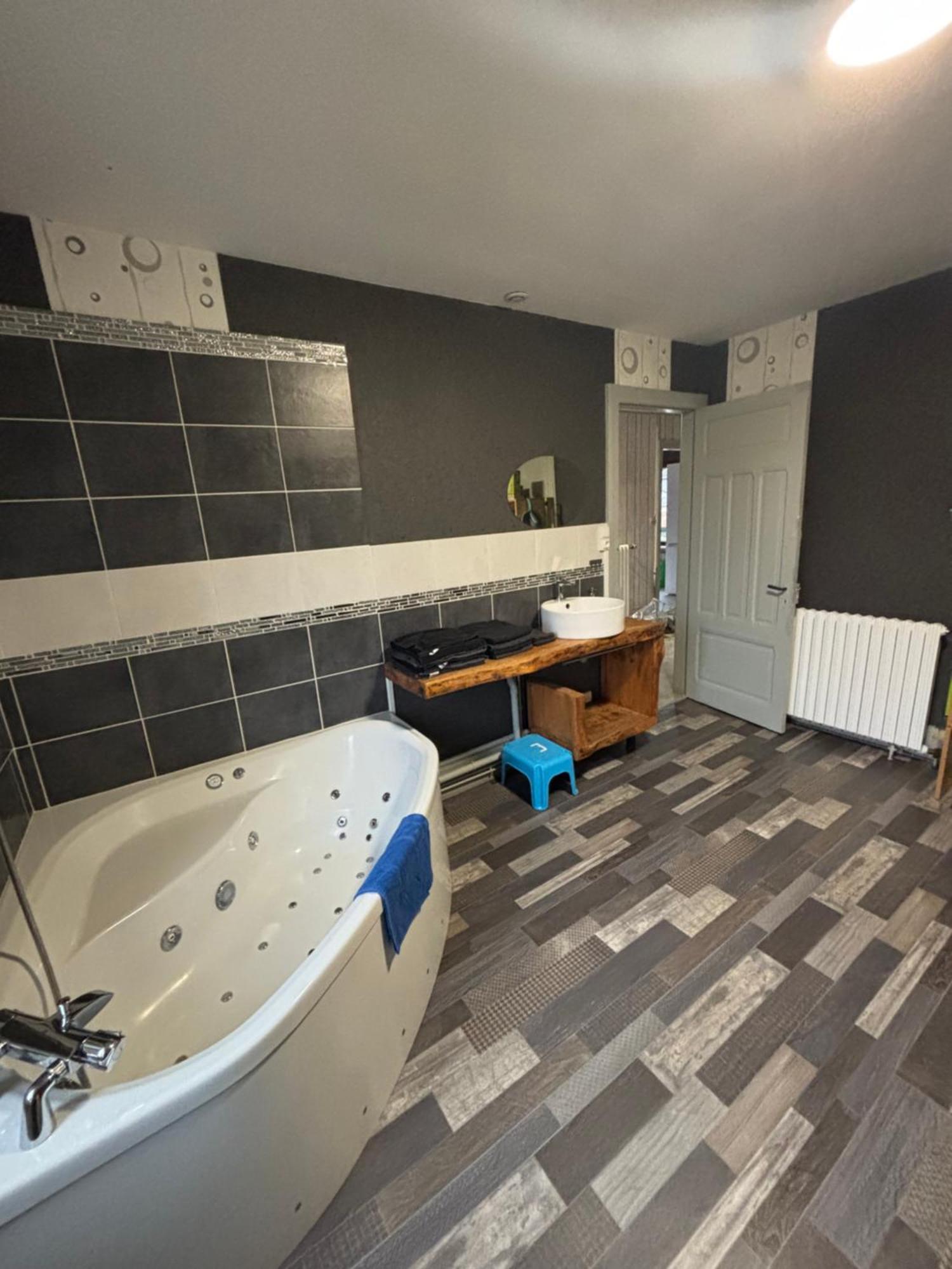 Gite 205 M2, 8Pers Piscine, Jacuzzi, Balneo Privatifs Vagney Exteriör bild