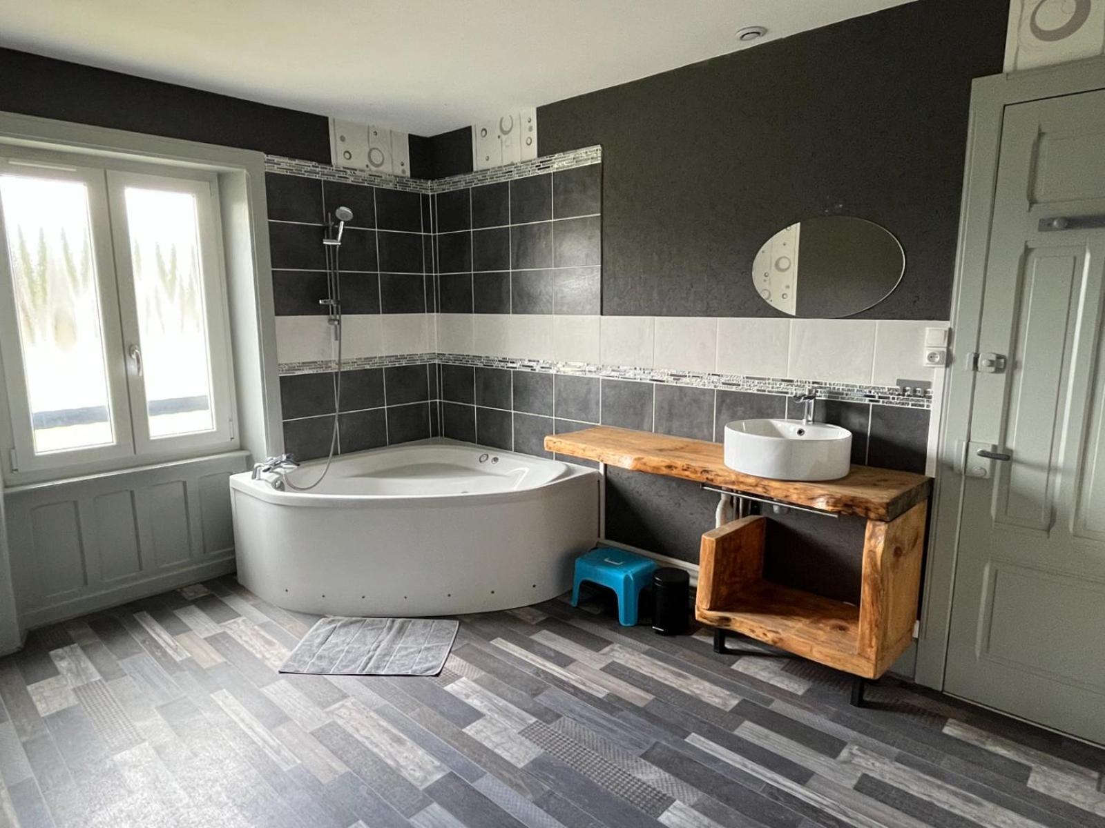 Gite 205 M2, 8Pers Piscine, Jacuzzi, Balneo Privatifs Vagney Exteriör bild