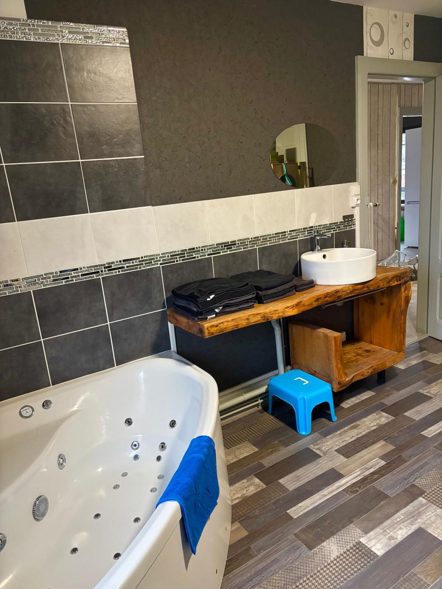 Gite 205 M2, 8Pers Piscine, Jacuzzi, Balneo Privatifs Vagney Exteriör bild